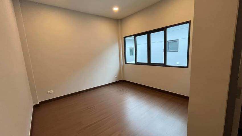 House with Shared Pool in Bangnatrad 